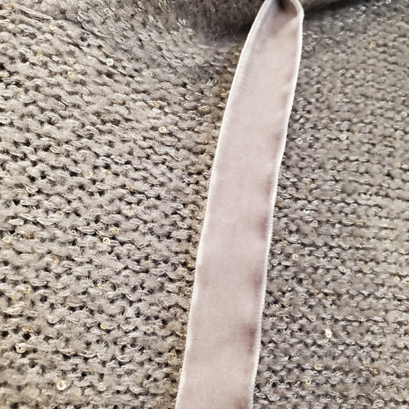 JLo Pullover - Picture 3 of 5